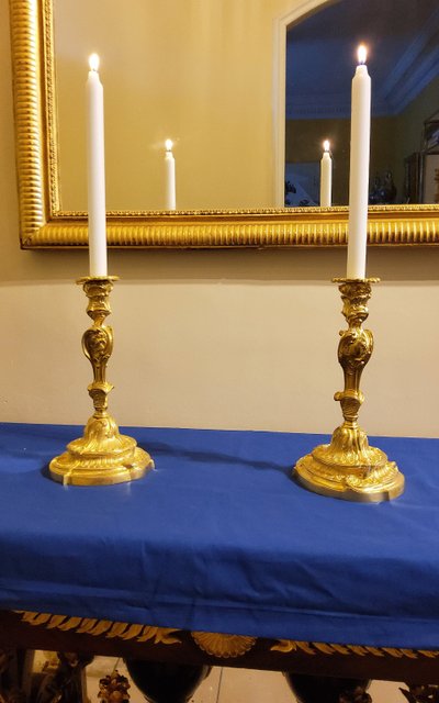 Paire de Flambeaux en bronzes Ciselés dorés Rocaille d'aprés Meissonnier XIXéme 