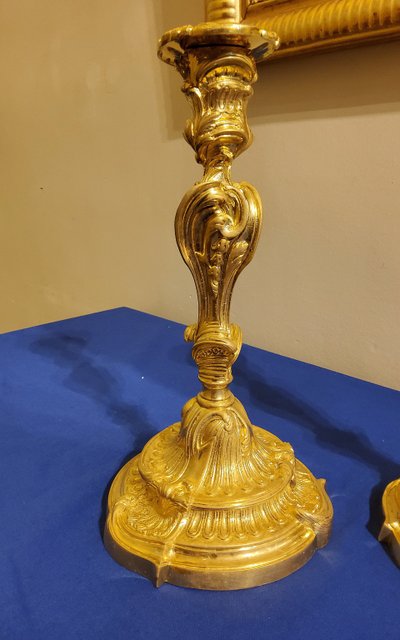 Paire de Flambeaux en bronzes Ciselés dorés Rocaille d'aprés Meissonnier XIXéme 