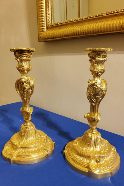 Paire de Flambeaux en bronzes Ciselés dorés Rocaille d'aprés Meissonnier XIXéme 