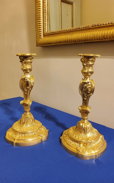 Paire de Flambeaux en bronzes Ciselés dorés Rocaille d'aprés Meissonnier XIXéme 