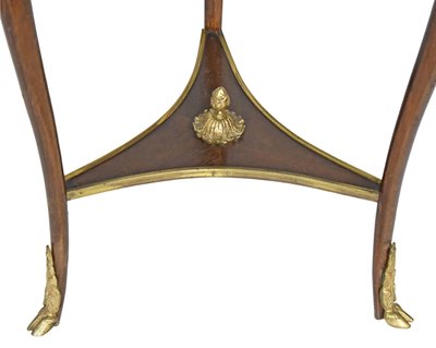 Jardinière de style Louis XV en marqueterie et ornementations en bronze doré