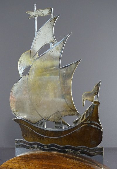 Alain Gerfaux, , Années 1930, Voilier En Dinanderie De Cuivre Argenté Sur Socle Bois.