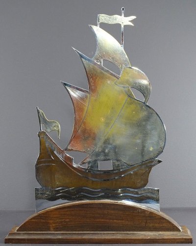 Alain Gerfaux, , Années 1930, Voilier En Dinanderie De Cuivre Argenté Sur Socle Bois.