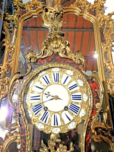 Important Louis XV period cartel clock in tortoiseshell and gilt bronze, height 80 cm