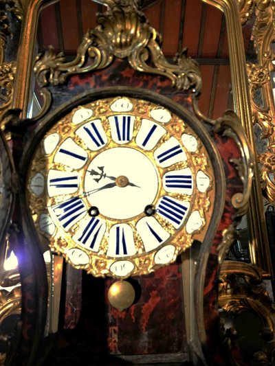Important Louis XV period cartel clock in tortoiseshell and gilt bronze, height 80 cm