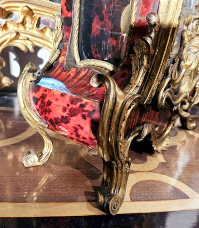Important Louis XV period cartel clock in tortoiseshell and gilt bronze, height 80 cm