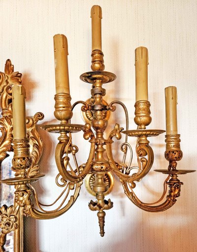 Importante Paire d'Appliques à 5 Lumières En Bronze Doré XIXème