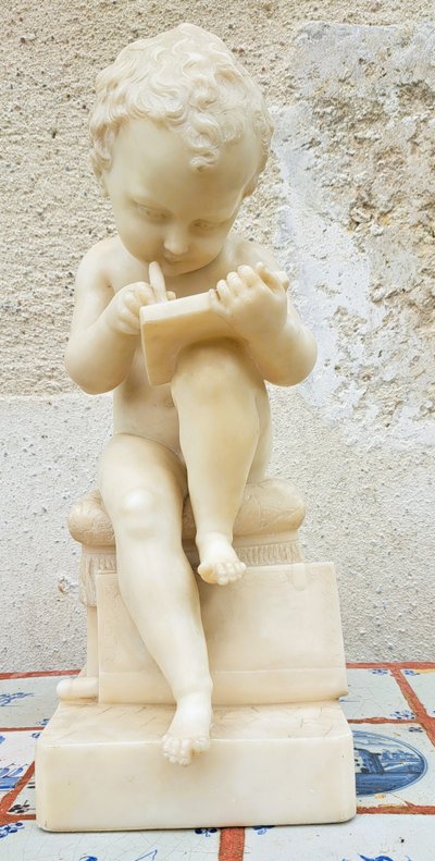 Scultura in marmo bianco raffigurante il Bambino Scriba da Canova, XIX secolo