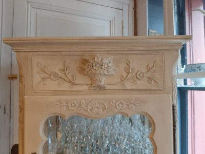 Louis XV Provençal Style Display Cabinet in Lacquered Oak - Circa 1850-1880