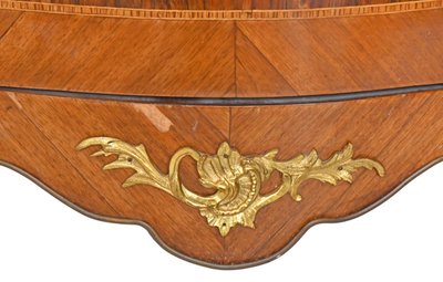 Commode de style Louis XV  aux espagnolettes