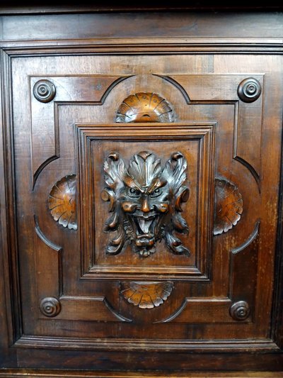 Beautiful Renaissance style sideboard in solid walnut, fully carved