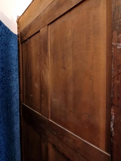 Beautiful Renaissance style sideboard in solid walnut, fully carved
