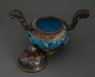 Copper incense burner in Japan with cloisonné enamel decoration, 19th century