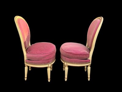 PAIRE DE CHAUFFEUSES ANCIENNES DE STYLE LOUIS XVI BIEN RECOUVERTE AVEC TISSU
