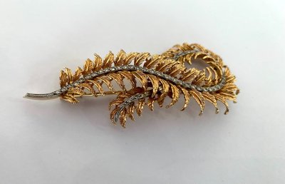 18 Karat Goldbrosche, Brillanten und naturalistisches Design