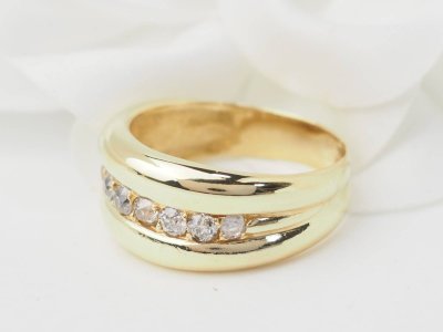 Bague jonc en or jaune et diamants