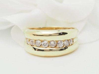 Bague jonc en or jaune et diamants