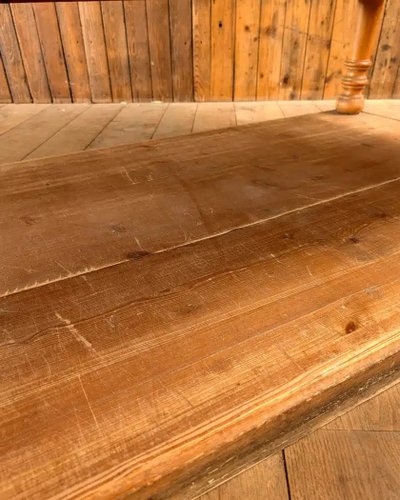 Espositore da negozio con piano in marmo nero