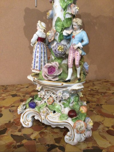 Grand Surtout En Porcelaine De Saxe