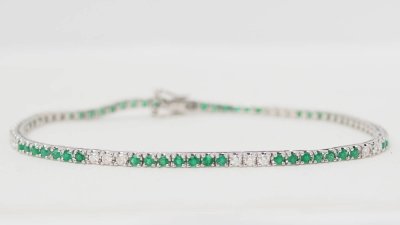 Bracciale fiume in oro bianco, smeraldi e diamanti