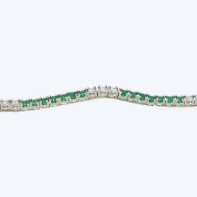 Bracciale fiume in oro bianco, smeraldi e diamanti