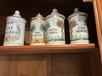 Nuova collezione di VASI DA FARMACIA ANTICA in porcellana e vetro.