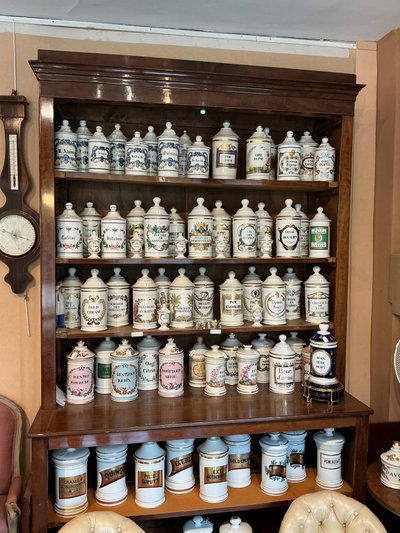 Nuova collezione di VASI DA FARMACIA ANTICA in porcellana e vetro.