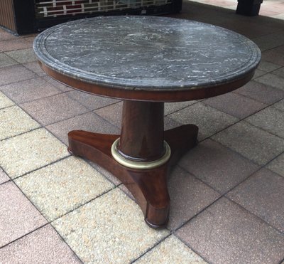 Un Grand Guéridon En Acajou Pouvant Servir De Table De Salle à Manger