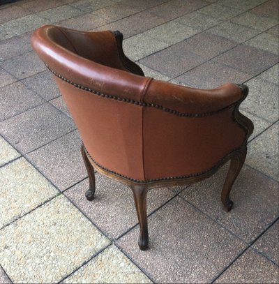 Un Fauteuil De Bureau Louis XV  Garni De Cuir