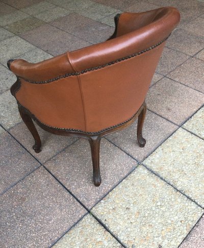 Un Fauteuil De Bureau Louis XV  Garni De Cuir