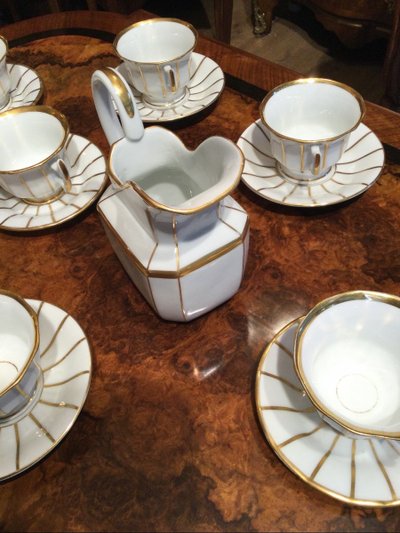 Set of 9 Porcelain De Paris cups and saucers, Louis-philippe period