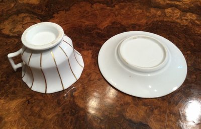 Set of 9 Porcelain De Paris cups and saucers, Louis-philippe period