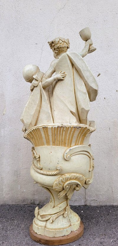 Grande scultura di putti in legno laccato, Italia, XIX secolo
