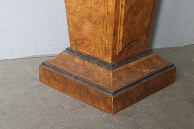 Ancient column XVIII century lacquered base painted fake marble. Siena Yellow. Measurements h 108. Base 33 x 33