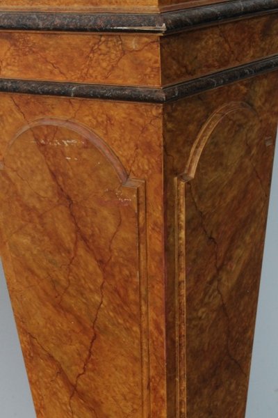 Ancient column XVIII century lacquered base painted fake marble. Siena Yellow. Measurements h 108. Base 33 x 33
