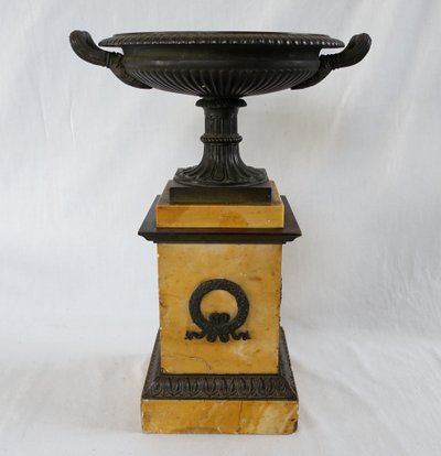 Large Tazza cup in patinated bronze and yellow Siena marble - Empire style, Charles X period