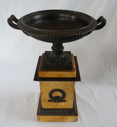 Large Tazza cup in patinated bronze and yellow Siena marble - Empire style, Charles X period