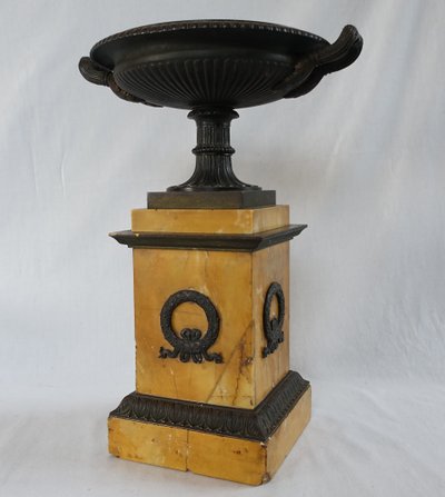 Large Tazza cup in patinated bronze and yellow Siena marble - Empire style, Charles X period