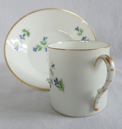 Litron coffee cup decorated with blue cornflowers and gold trim, Paris porcelain, late 18th - early 19th century