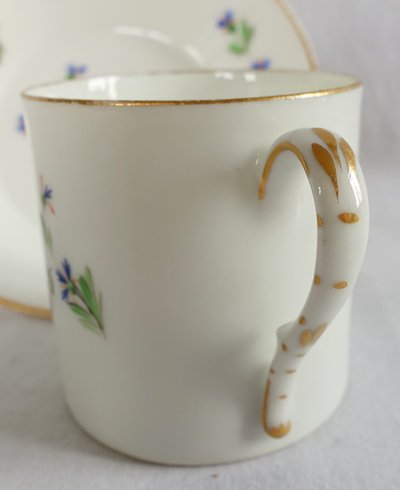 Litron coffee cup decorated with blue cornflowers and gold trim, Paris porcelain, late 18th - early 19th century