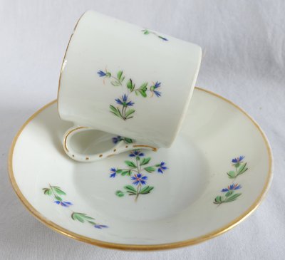 Litron coffee cup decorated with blue cornflowers and gold trim, Paris porcelain, late 18th - early 19th century