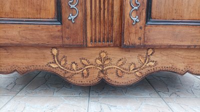 Louis XV-Sideboard aus Kirschholz, 18. Jahrhundert