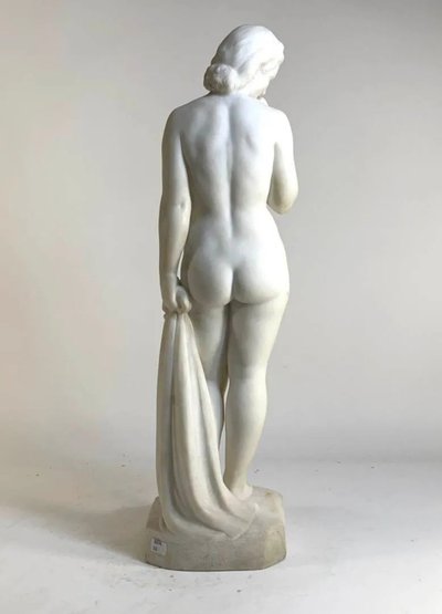 Bagnante – Raffinata scultura in marmo di Carrara di Cipriani Ugo di Meneville 