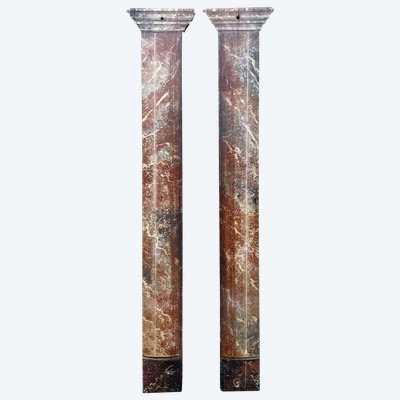Coppie di colonne sceniche in legno dipinte in finto marmo e secondo l'Antico