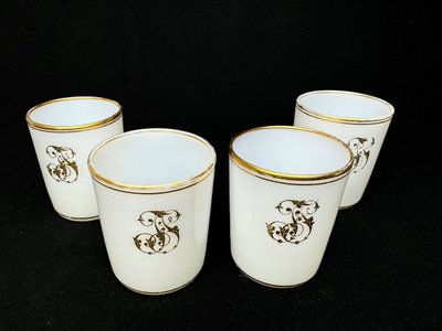 Suite De 4 Verres En Opaline Monogrammes