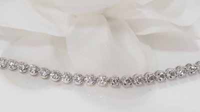 Bracciale fiume in oro bianco e diamanti 3 ct