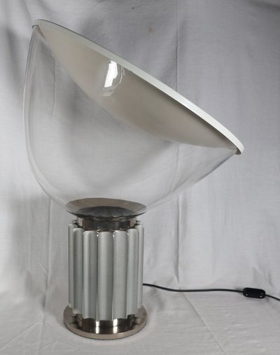 Lampe Taccia Flos datant des années 70 