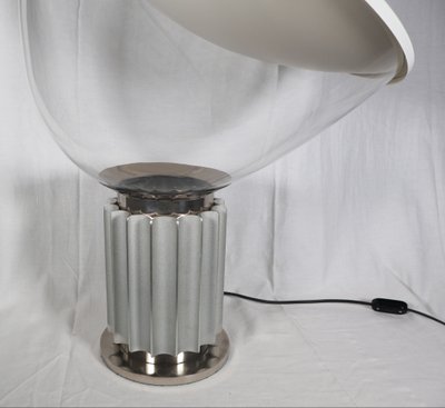 Lampe Taccia Flos datant des années 70 