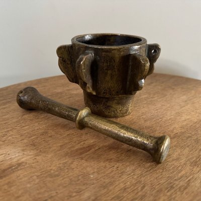 Mortier à ailettes et son pilon XVIIe en bronze
