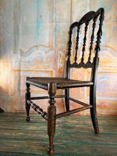 Sedia per bambini Napoleone III in legno annerito e intreccio di vimini – fine del XIX secolo
